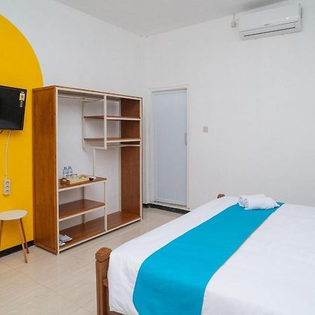 Sans Hotel Queen Batu Sumber Brantas 객실 사진