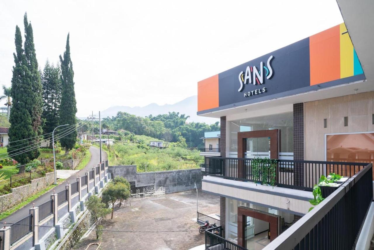 Sans Hotel Queen Batu Sumber Brantas 외부 사진