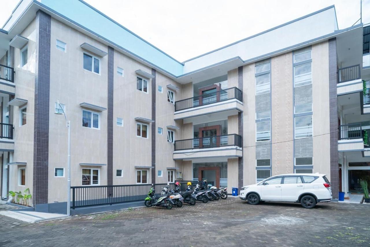 Sans Hotel Queen Batu Sumber Brantas 외부 사진