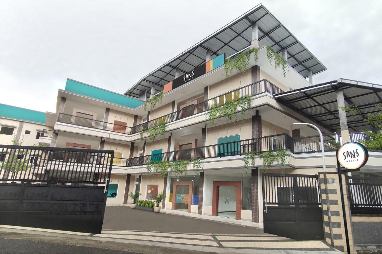 Sans Hotel Queen Batu Sumber Brantas 외부 사진