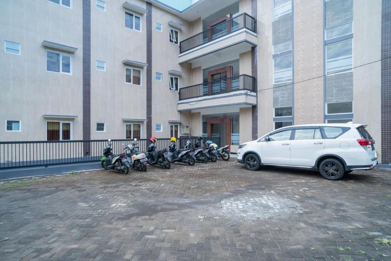 Sans Hotel Queen Batu Sumber Brantas 외부 사진