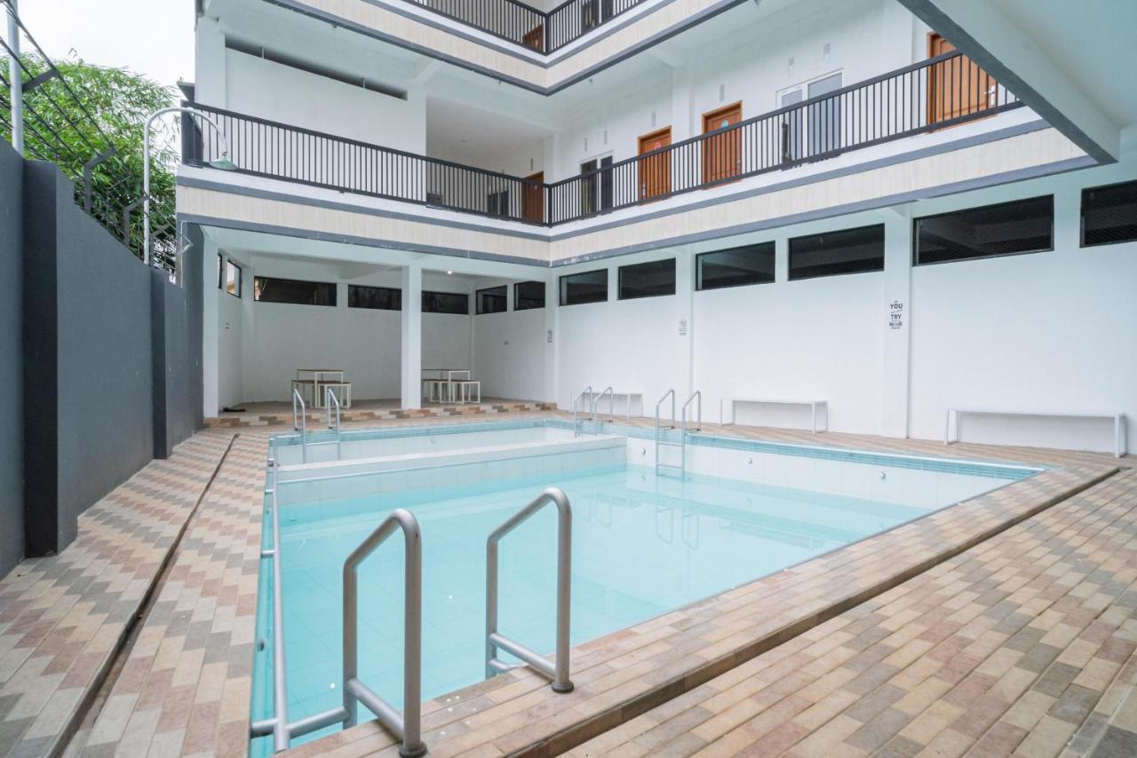 Sans Hotel Queen Batu Sumber Brantas 외부 사진